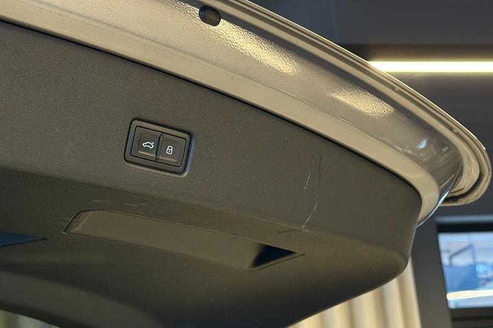 Grå Audi Q4 e-tron fra 2023