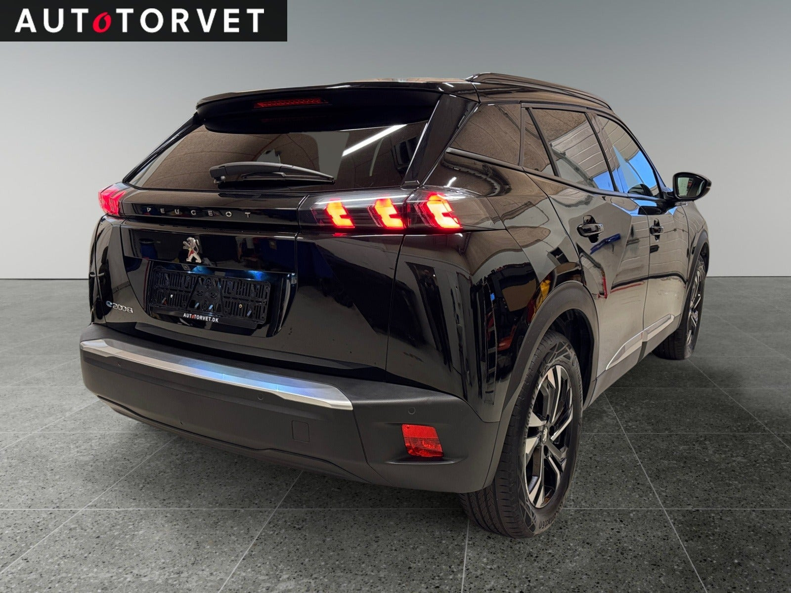 Sort Peugeot e-2008 fra 2023