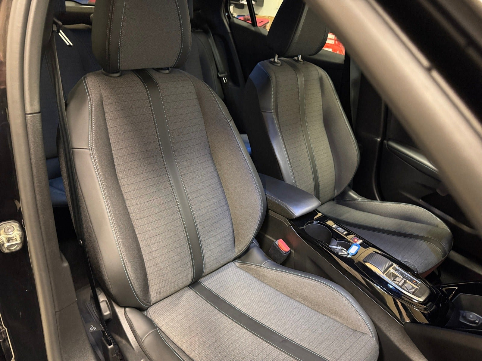 Sort Peugeot e-2008 fra 2023