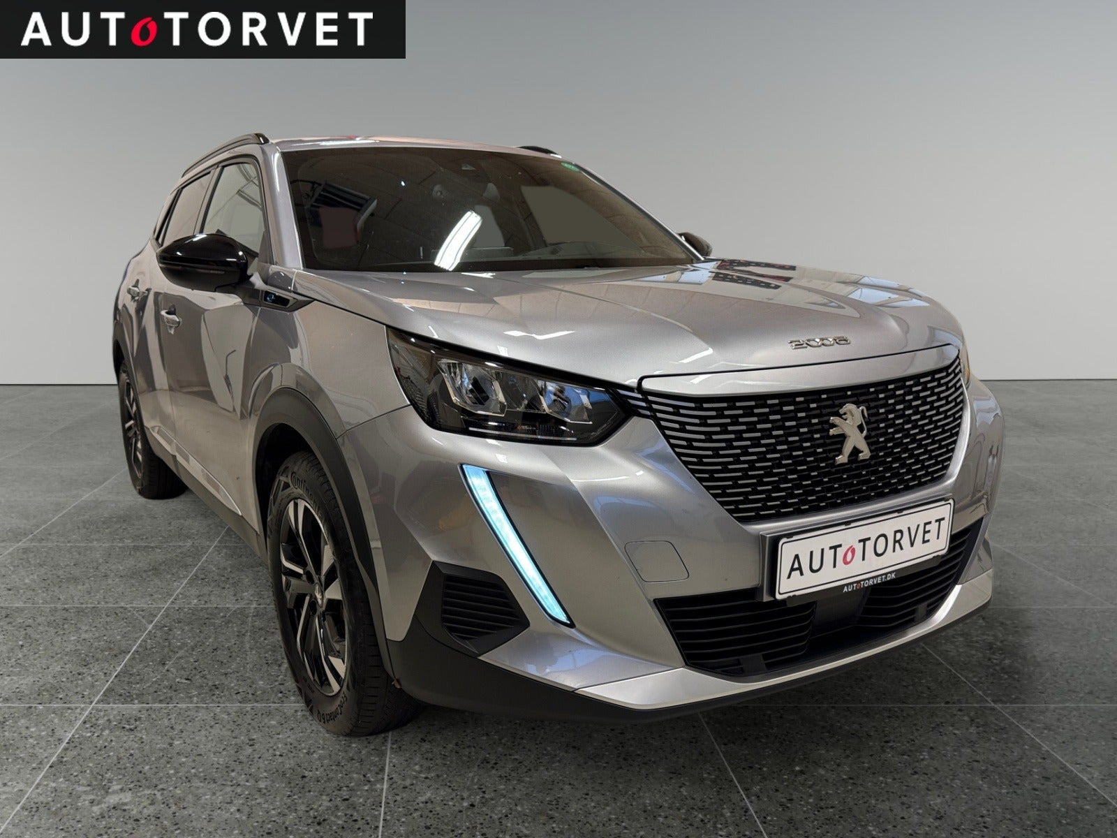 Sølv Peugeot e-2008 fra 2023