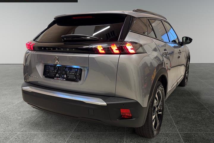 Sølv Peugeot e-2008 fra 2023