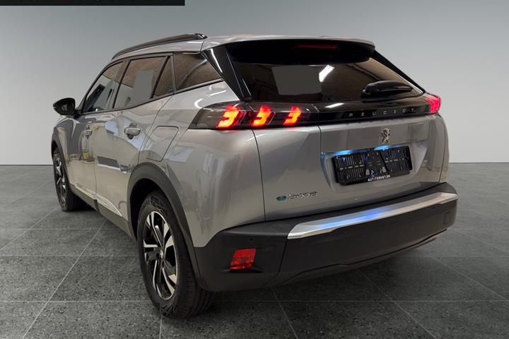 Sølv Peugeot e-2008 fra 2023