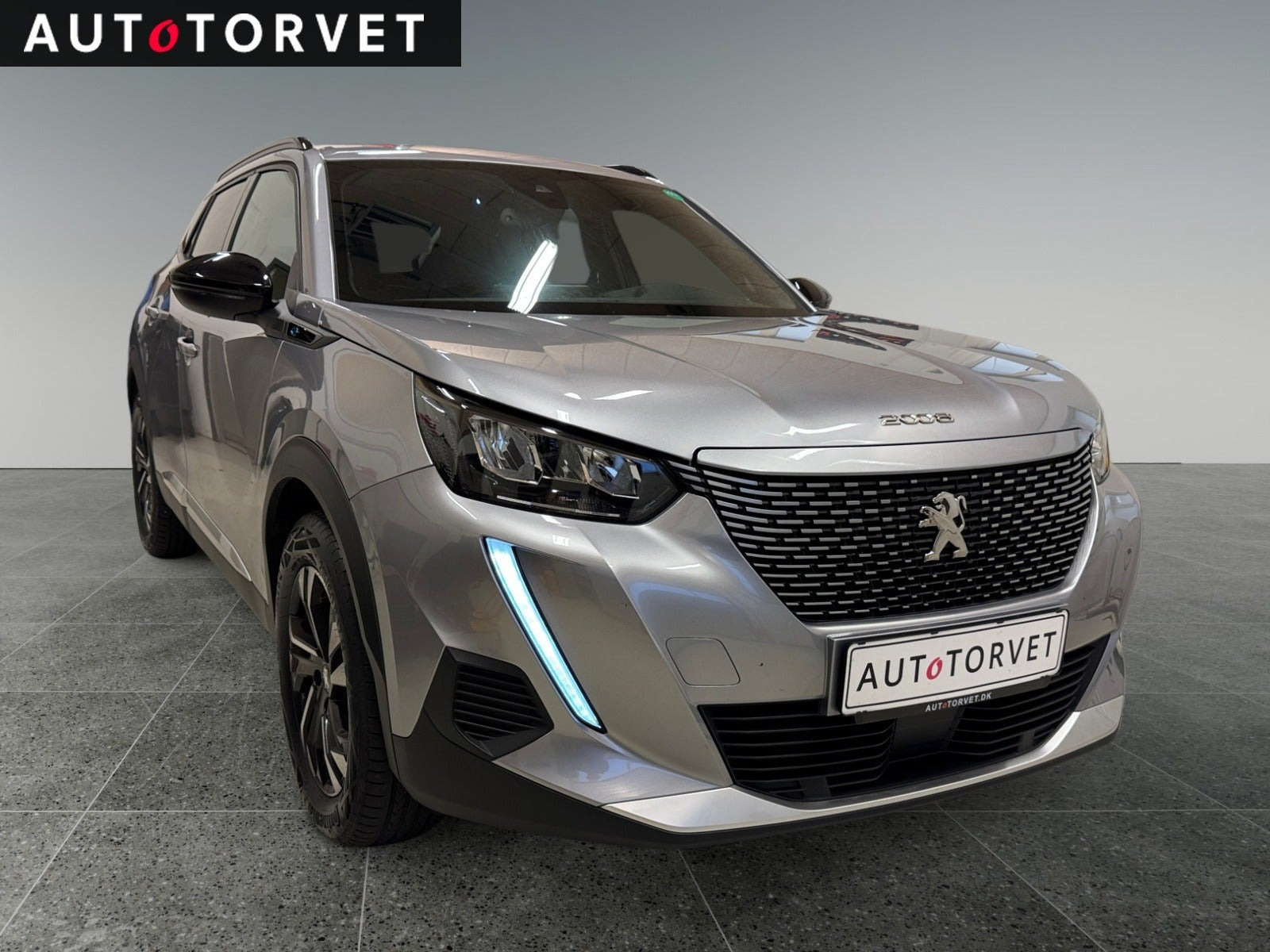 Sølv Peugeot e-2008 fra 2023