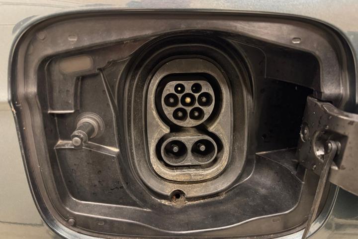 Grå Skoda Enyaq fra 2021