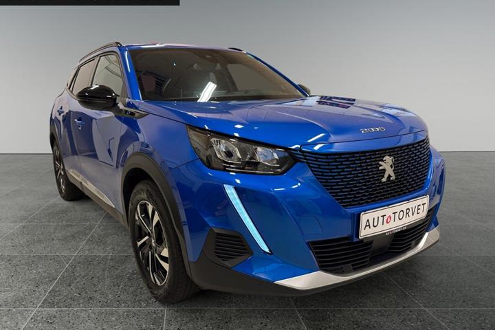 Blå Peugeot e-2008 fra 2023