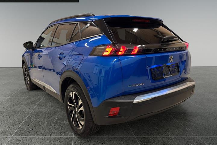 Blå Peugeot e-2008 fra 2023