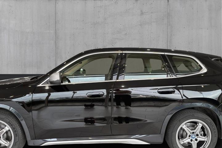 Sort BMW iX1 fra 2024