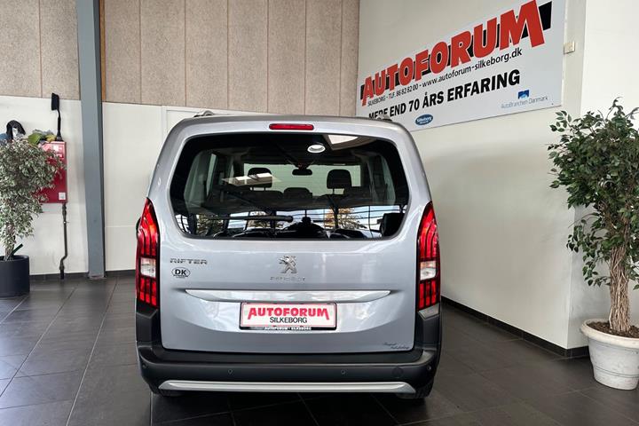 Grå Peugeot Rifter fra 2020