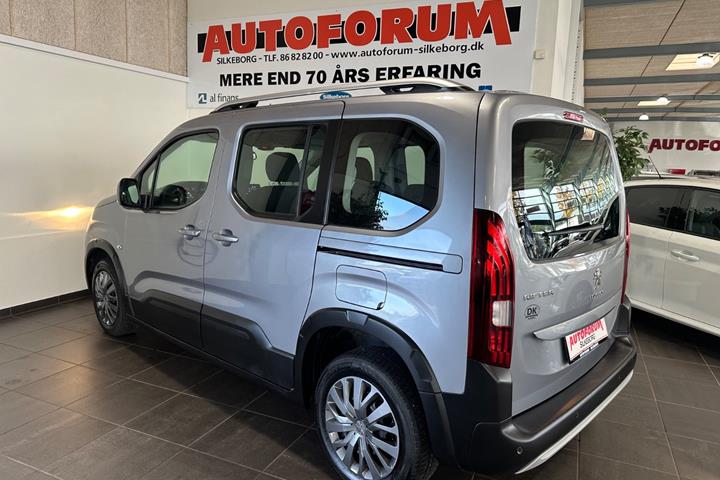 Grå Peugeot Rifter fra 2020