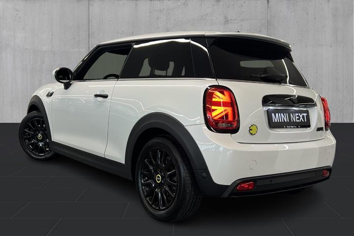Hvid Mini Cooper SE fra 2023