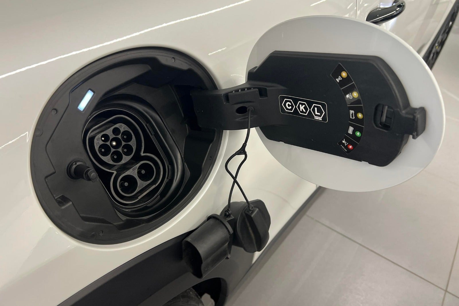 Hvid Mini Cooper SE fra 2023