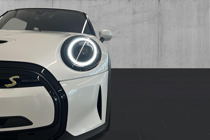 Hvid Mini Cooper SE fra 2023