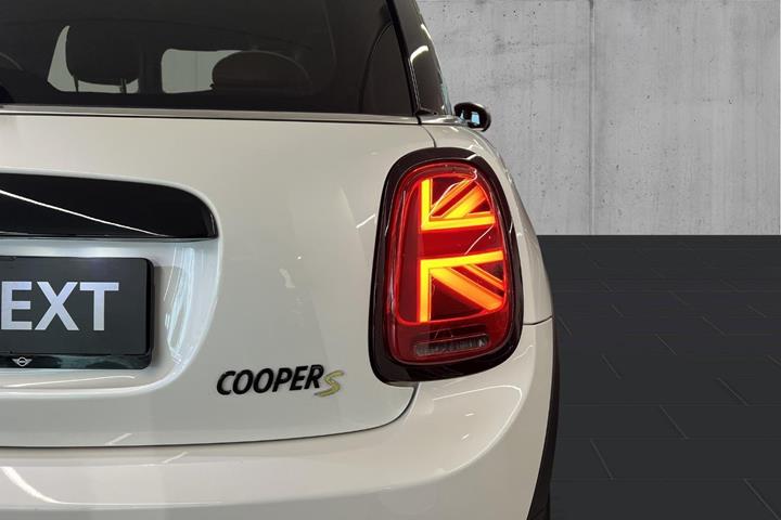Hvid Mini Cooper SE fra 2023