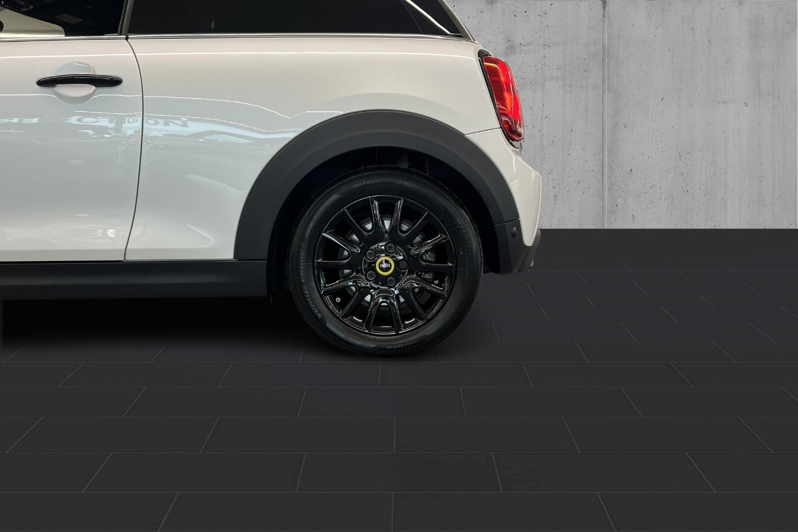 Hvid Mini Cooper SE fra 2023