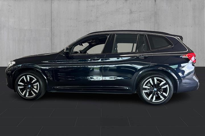 Sort BMW iX3 fra 2024