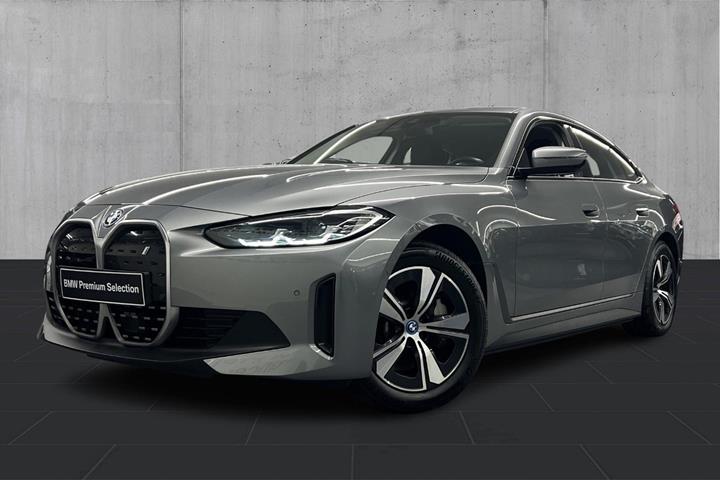 Grå BMW i4 fra 2023