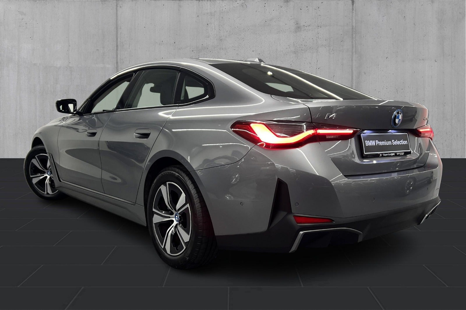 Grå BMW i4 fra 2023
