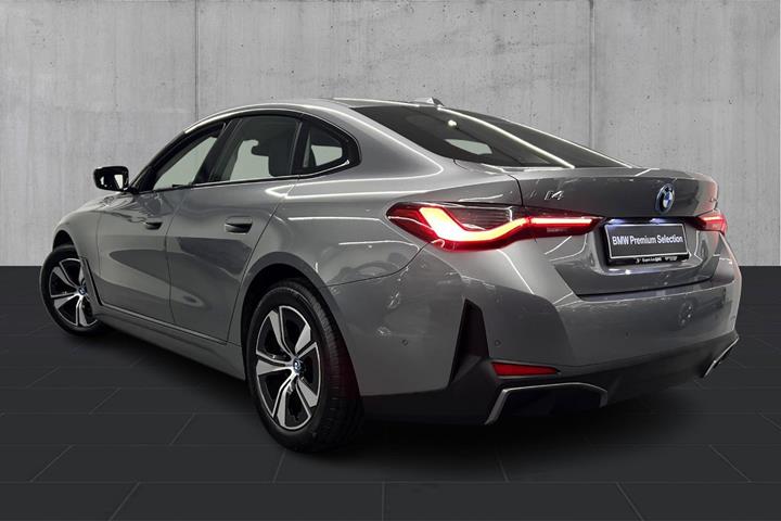 Grå BMW i4 fra 2023