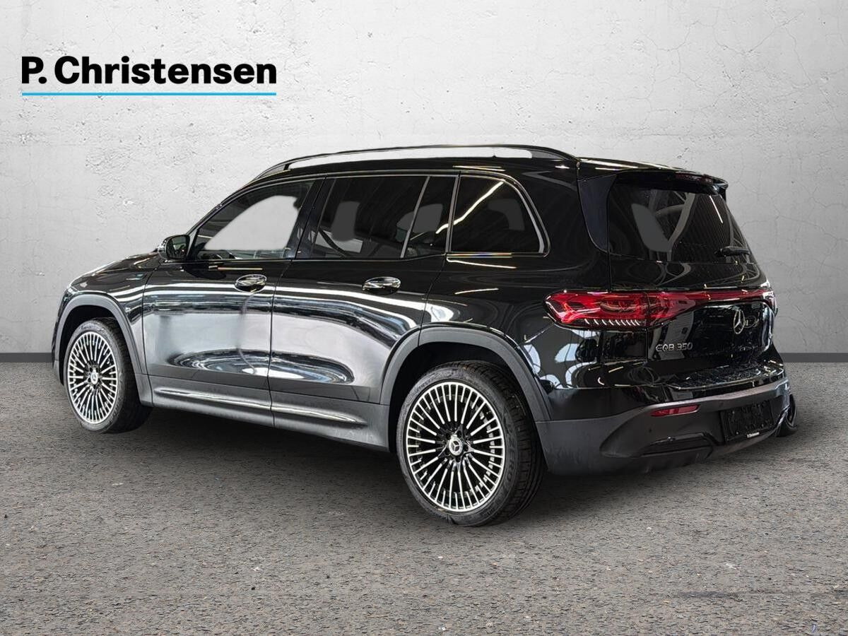 Sort Mercedes EQB350 fra 2023