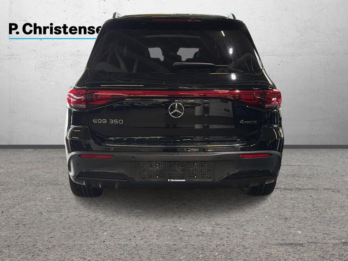Sort Mercedes EQB350 fra 2023