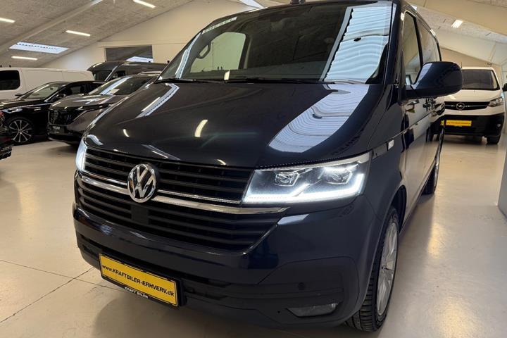 Blå VW Transporter fra 2020