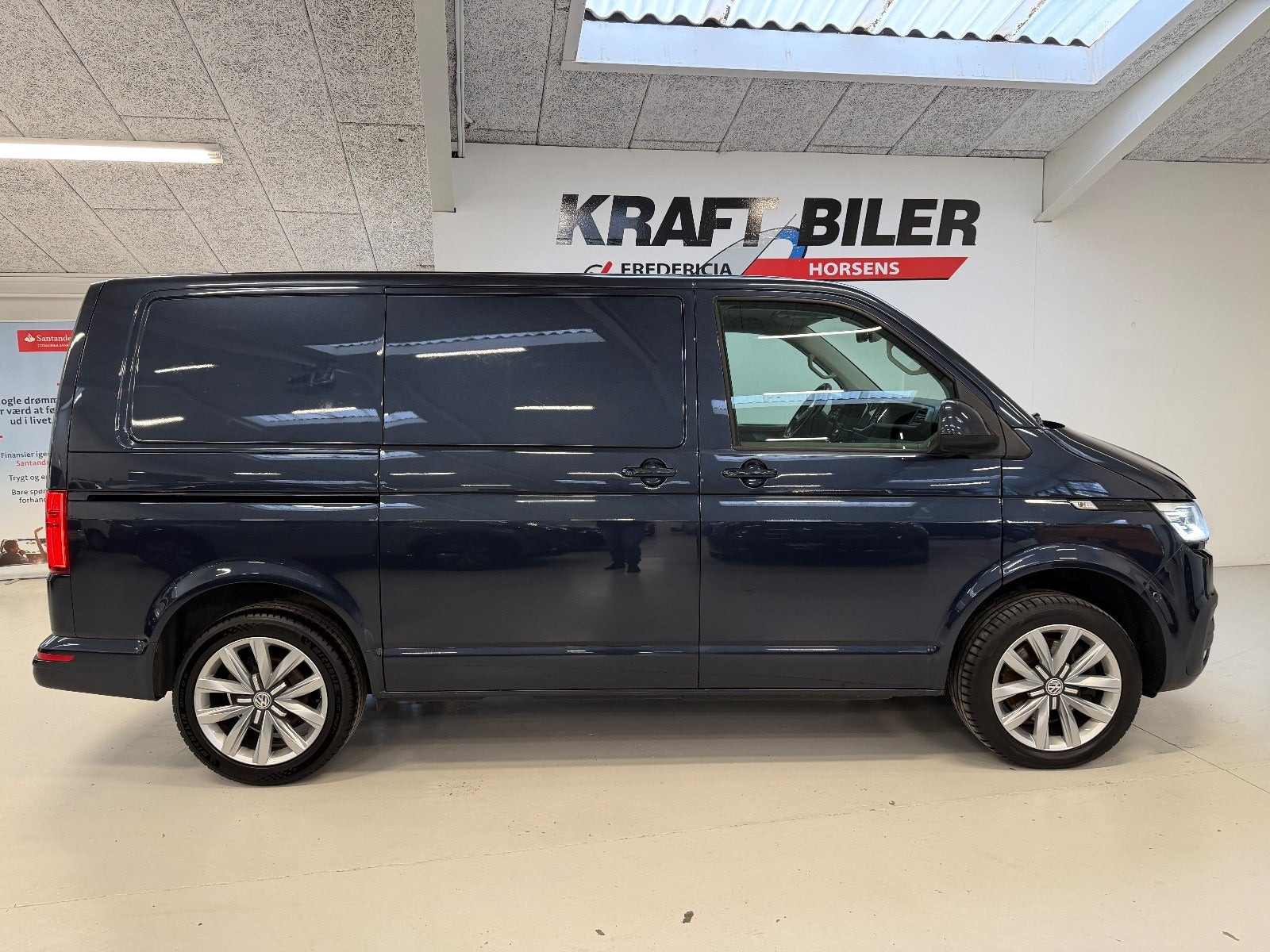 Blå VW Transporter fra 2020
