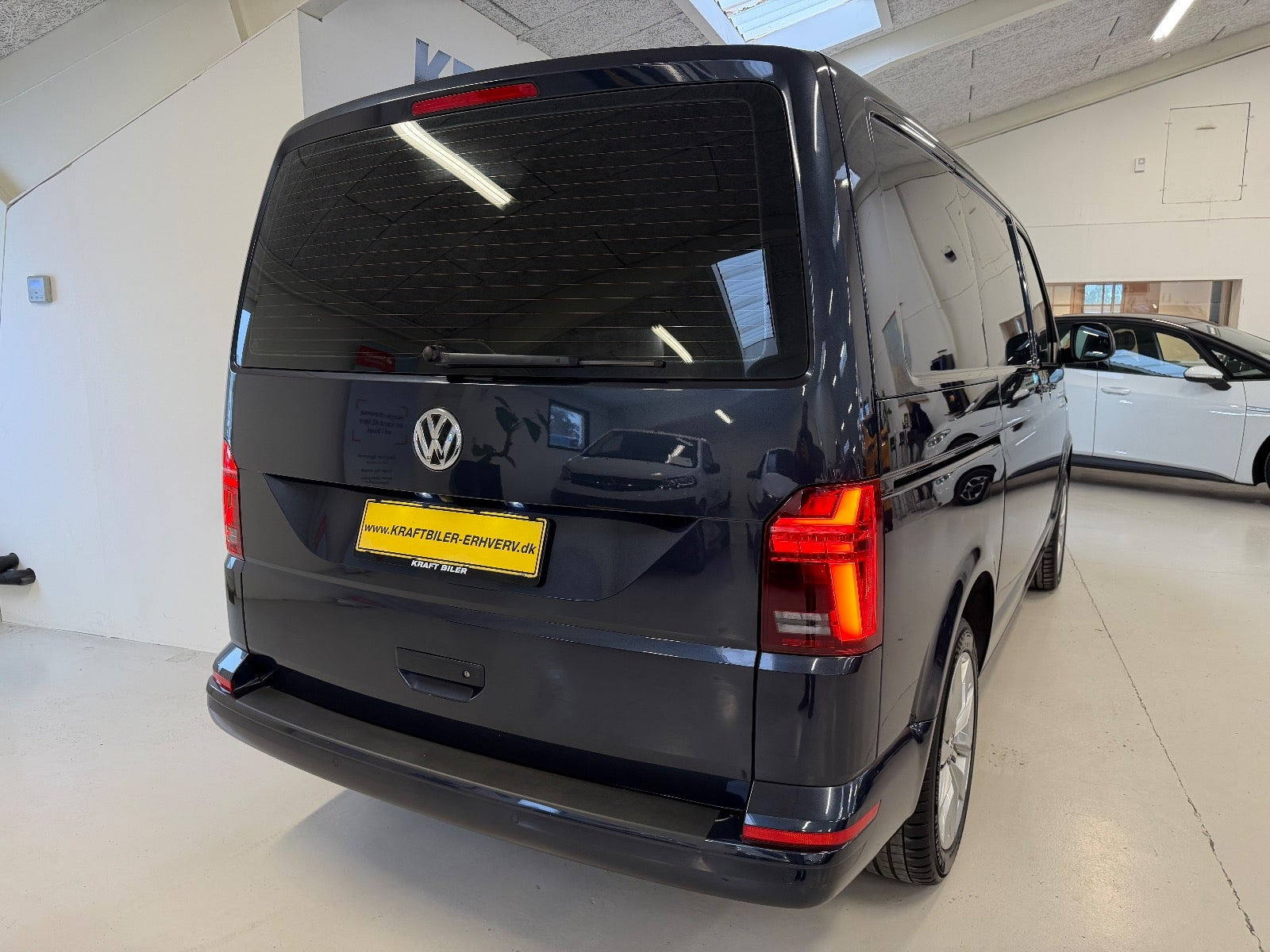Blå VW Transporter fra 2020