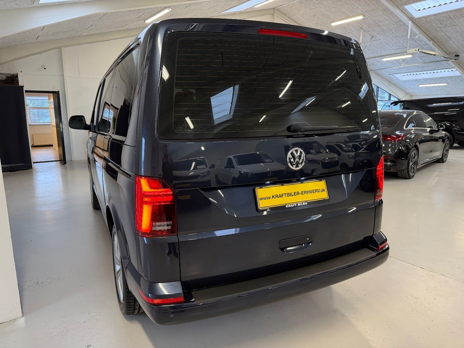 Blå VW Transporter fra 2020