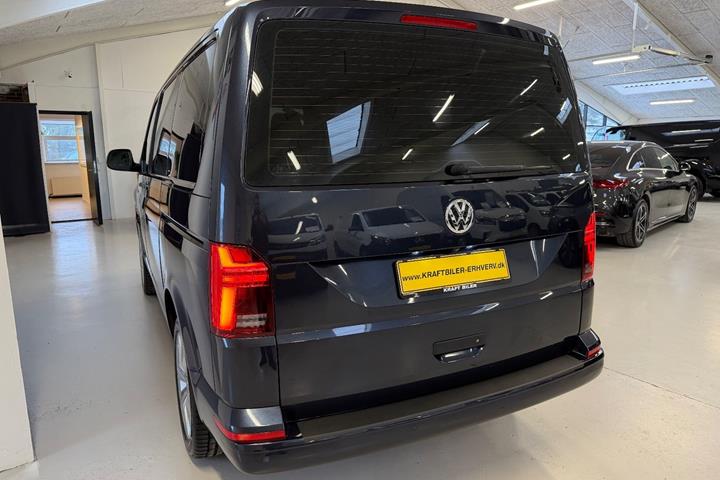 Blå VW Transporter fra 2020