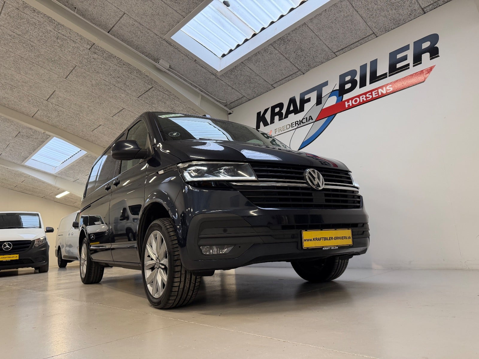 Blå VW Transporter fra 2020