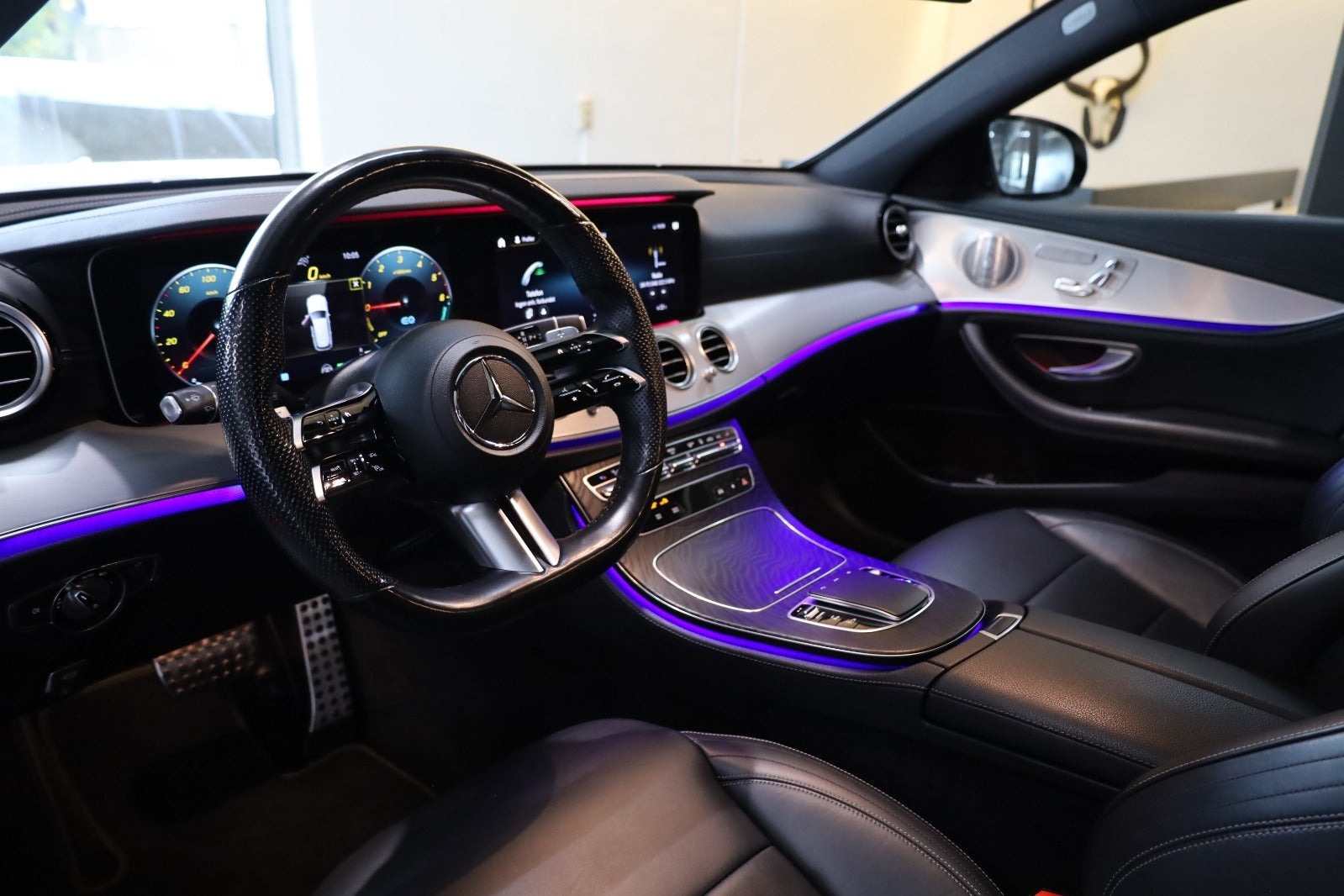 Hvid Mercedes E300 de fra 2020