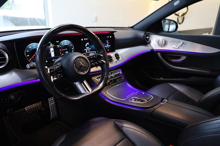 Hvid Mercedes E300 de fra 2020