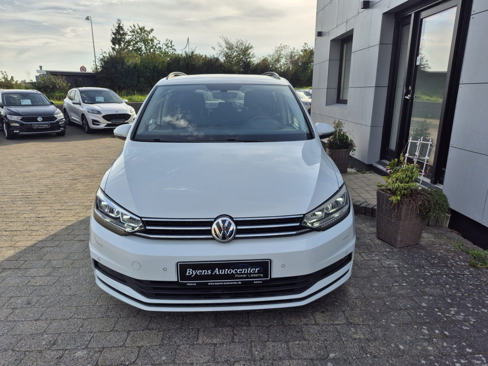 Hvid VW Touran fra 2020