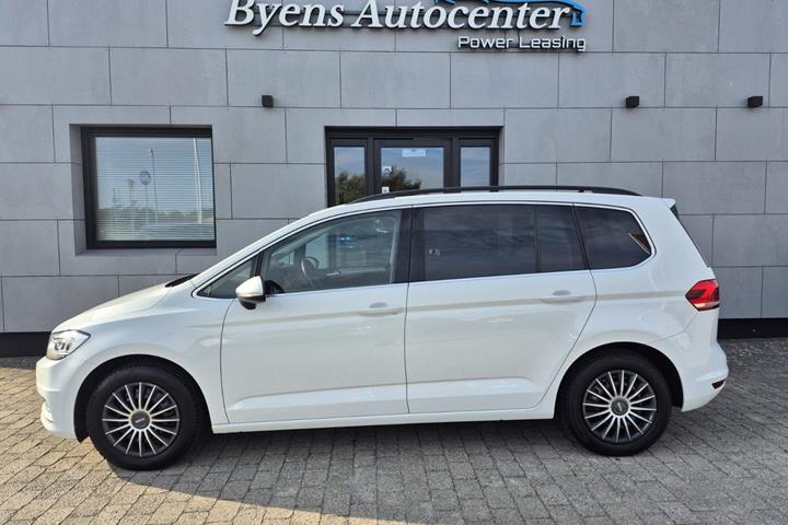 Hvid VW Touran fra 2020