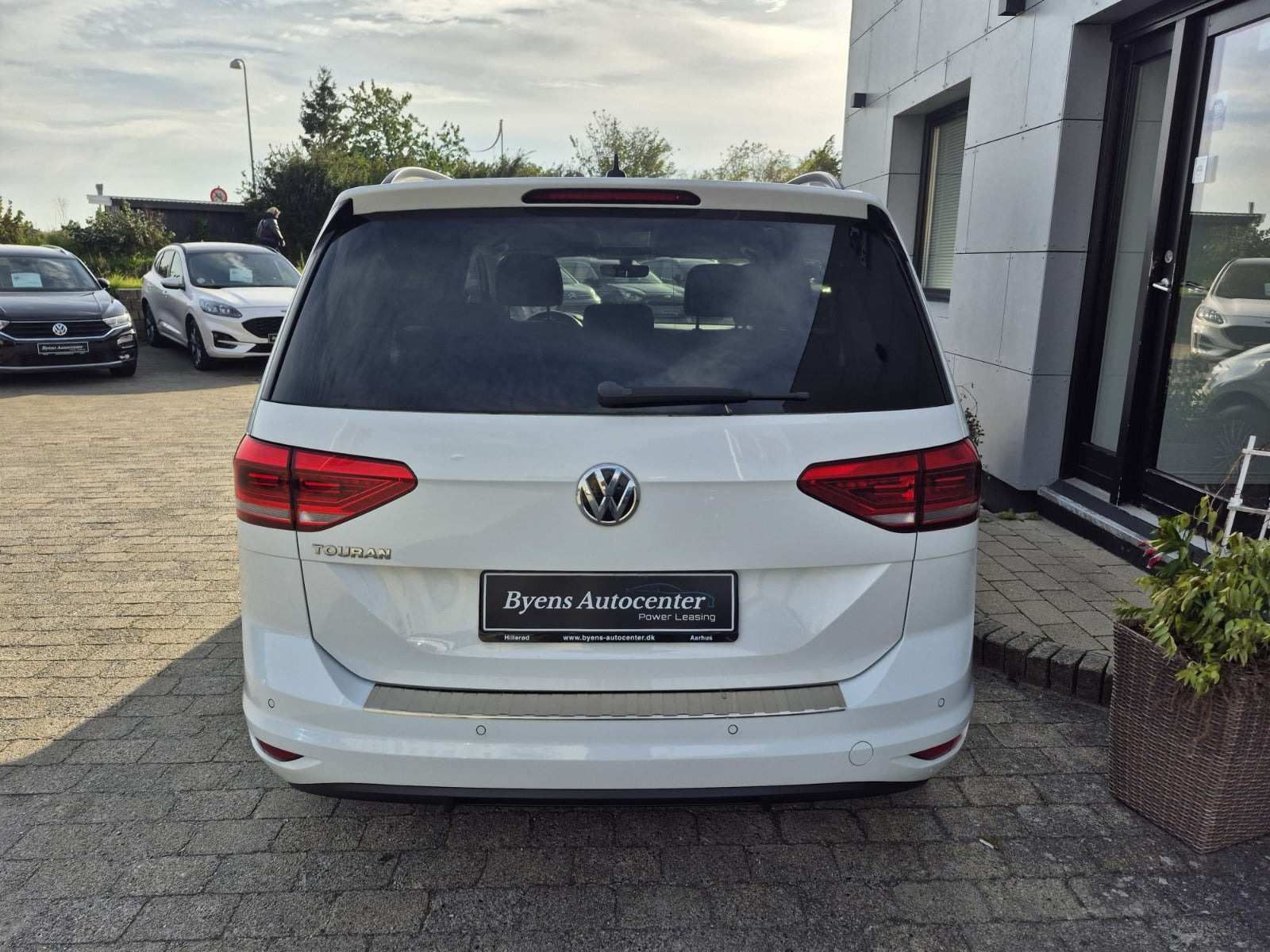 Hvid VW Touran fra 2020