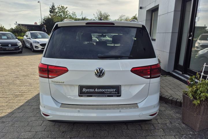 Hvid VW Touran fra 2020