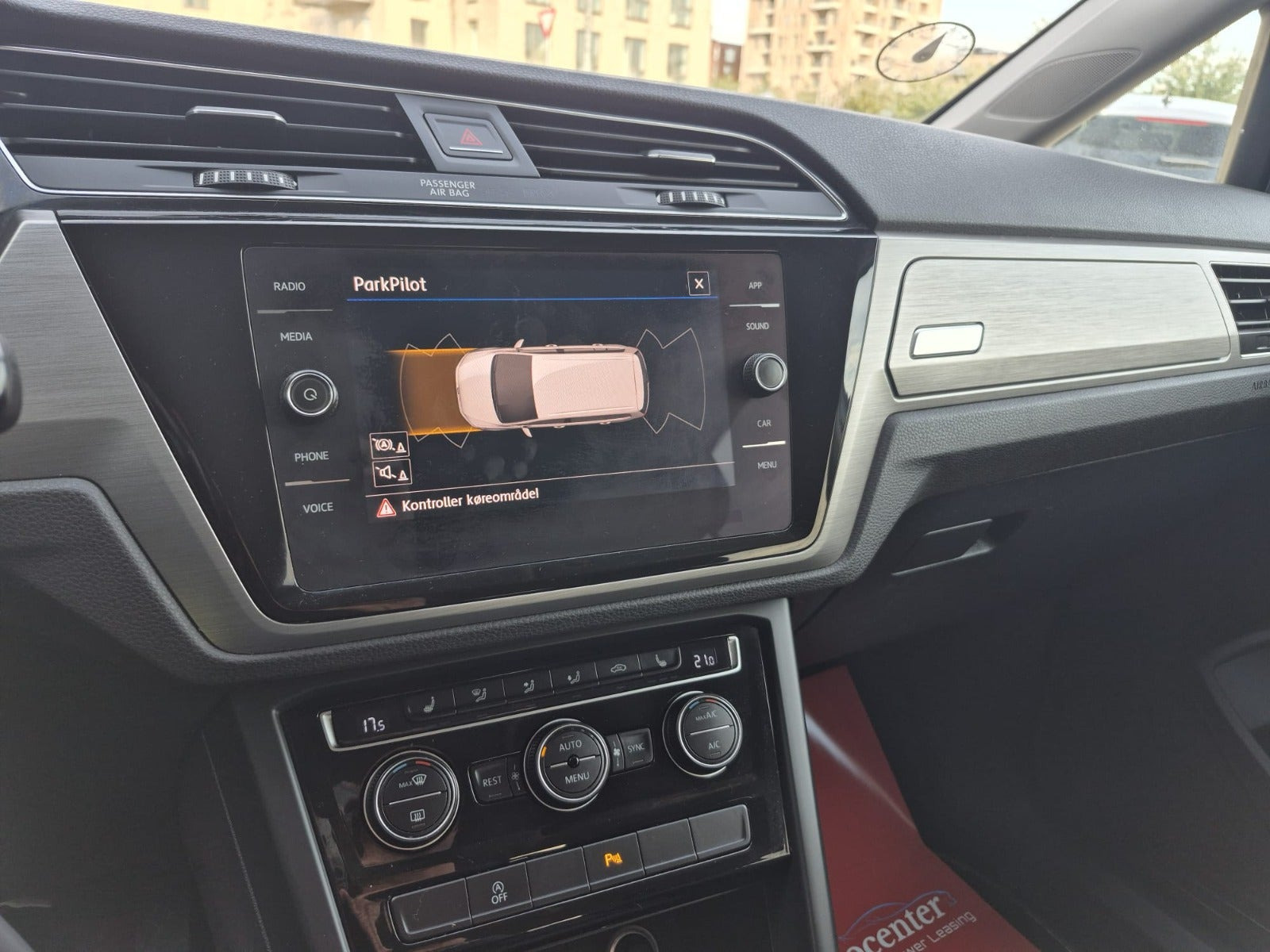 Hvid VW Touran fra 2020