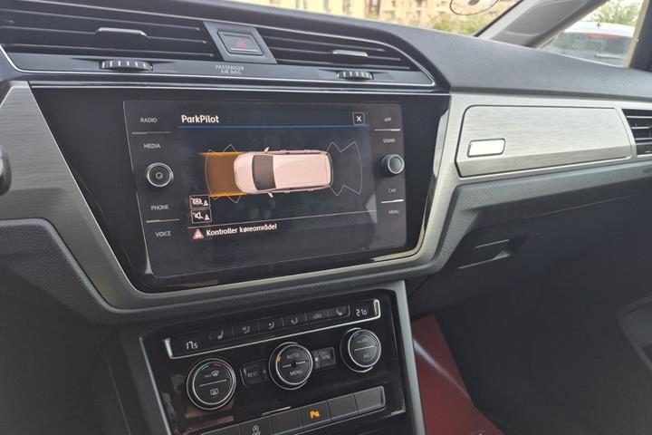 Hvid VW Touran fra 2020