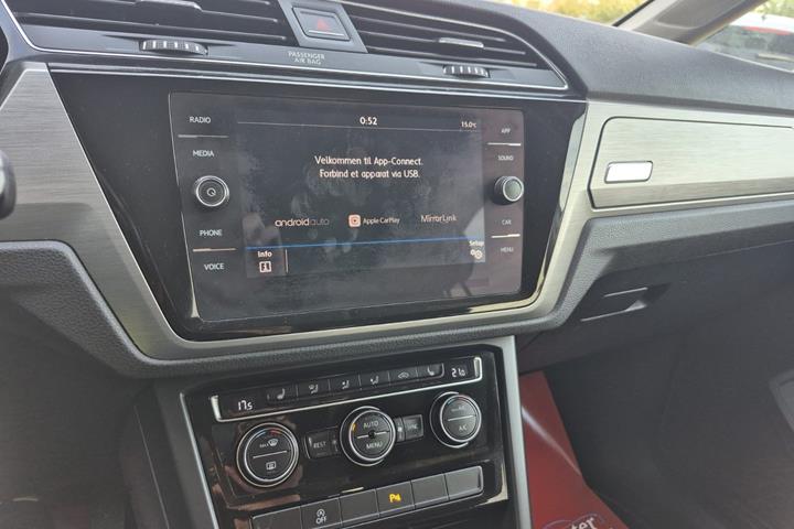 Hvid VW Touran fra 2020