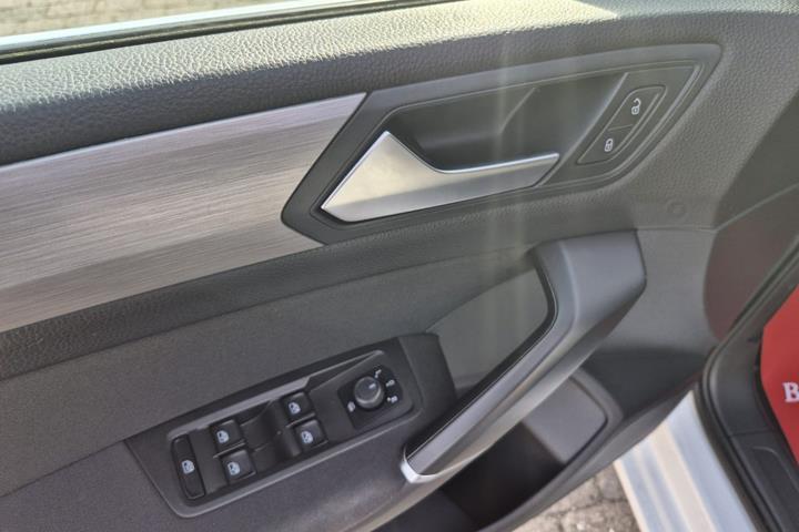 Hvid VW Touran fra 2020