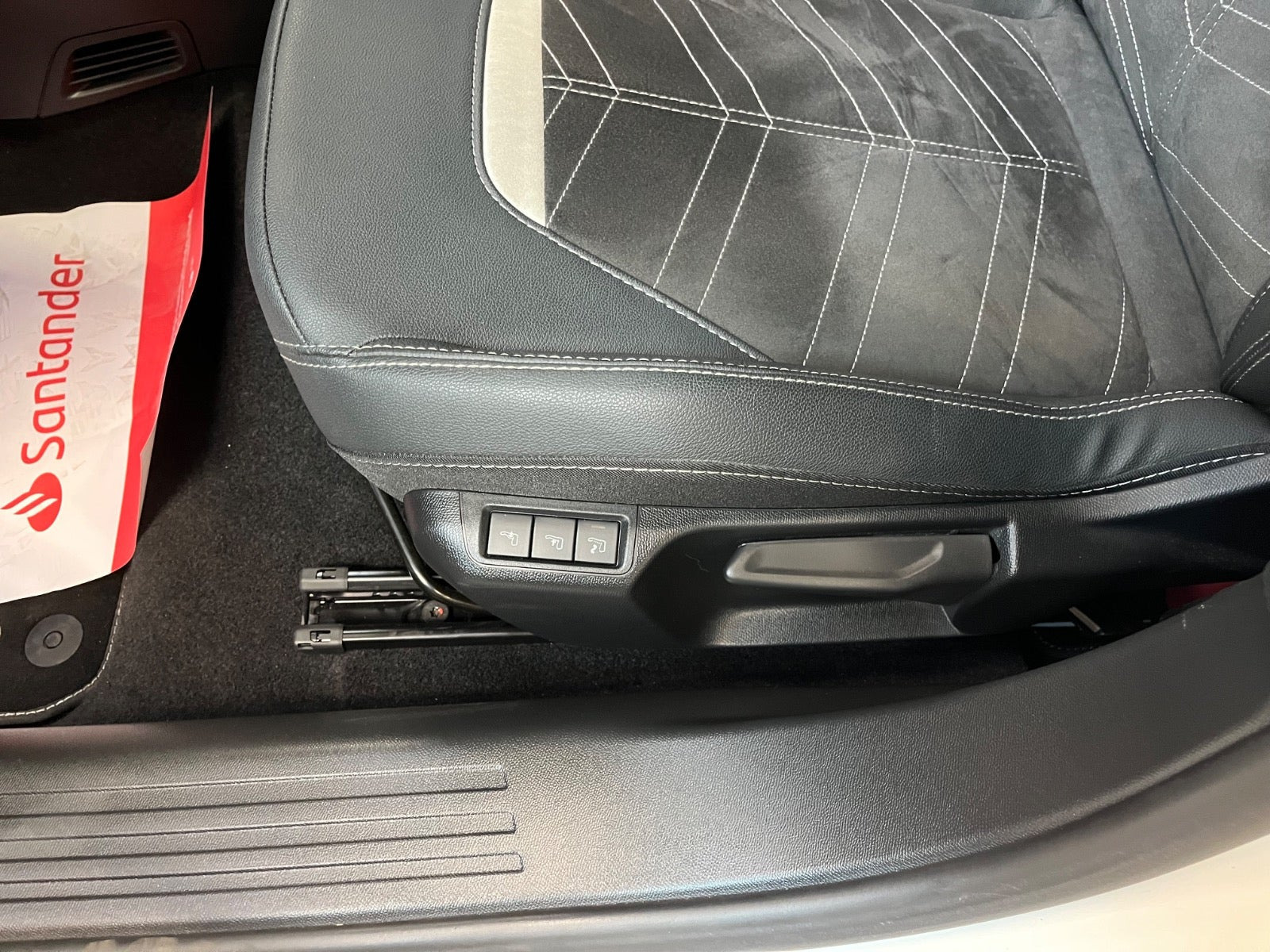 Hvid Opel Mokka-e fra 2024
