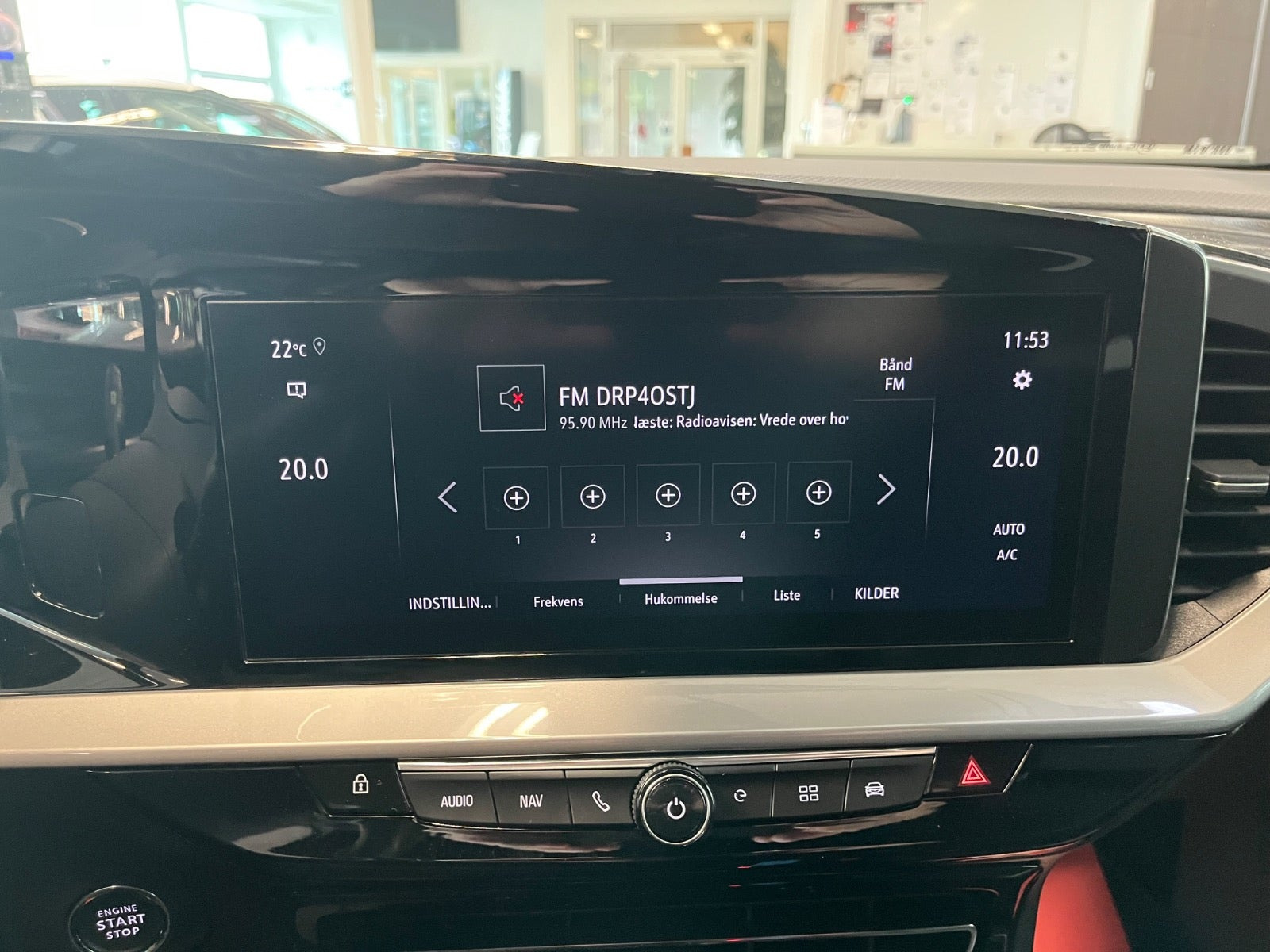 Hvid Opel Mokka-e fra 2024