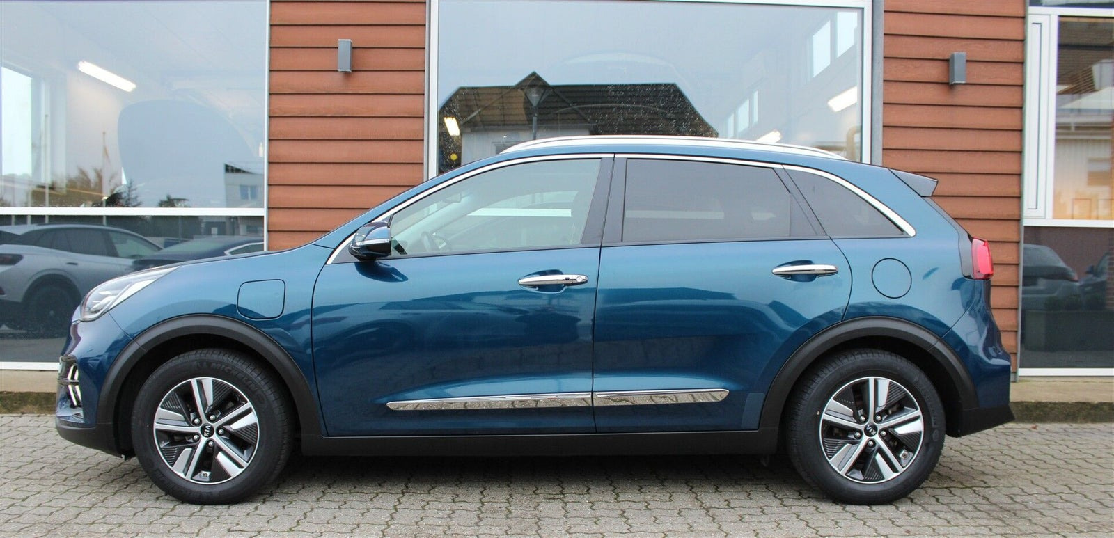 Blå Kia Niro fra 2020