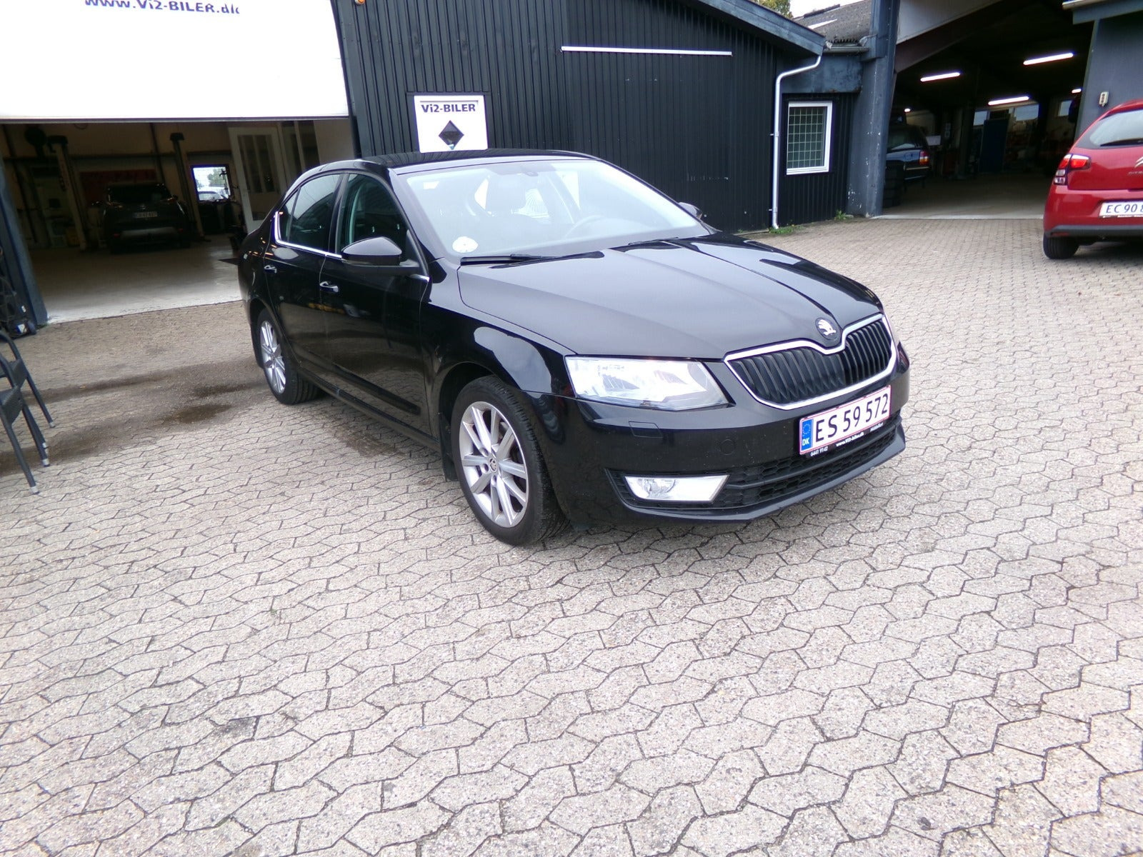 Sort Skoda Octavia fra 2014