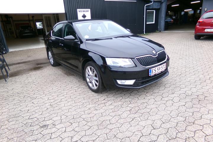 Sort Skoda Octavia fra 2014
