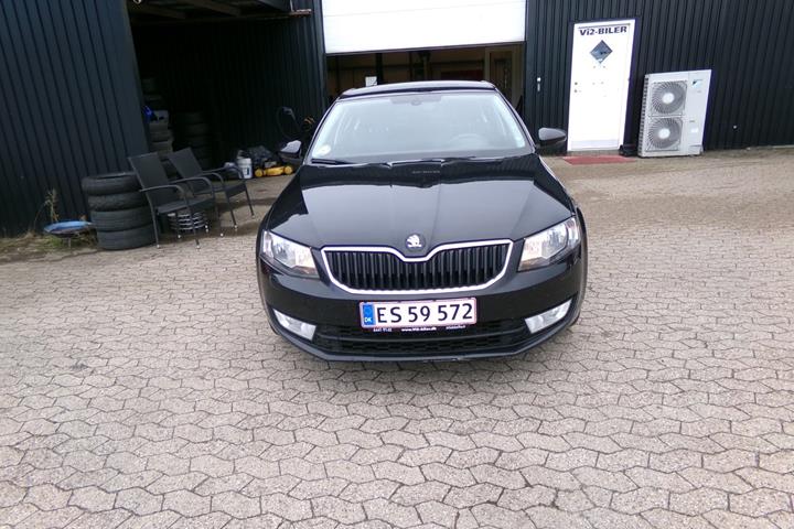 Sort Skoda Octavia fra 2014