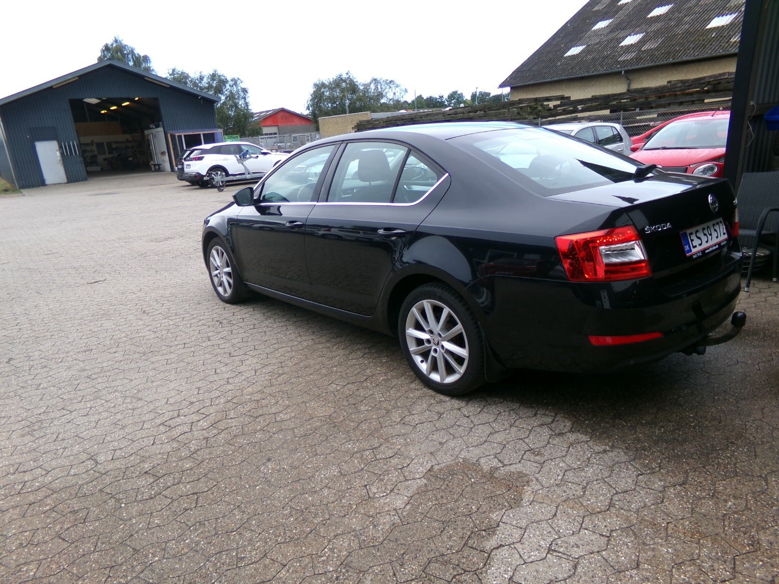 Sort Skoda Octavia fra 2014
