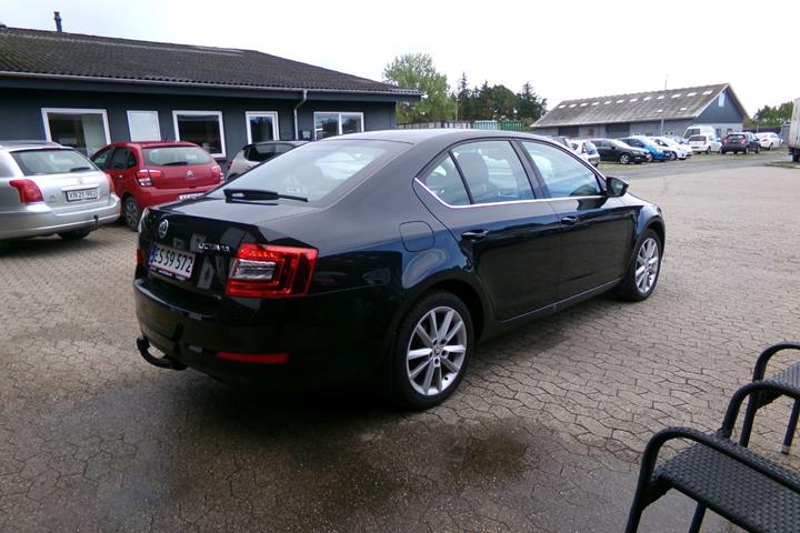 Sort Skoda Octavia fra 2014