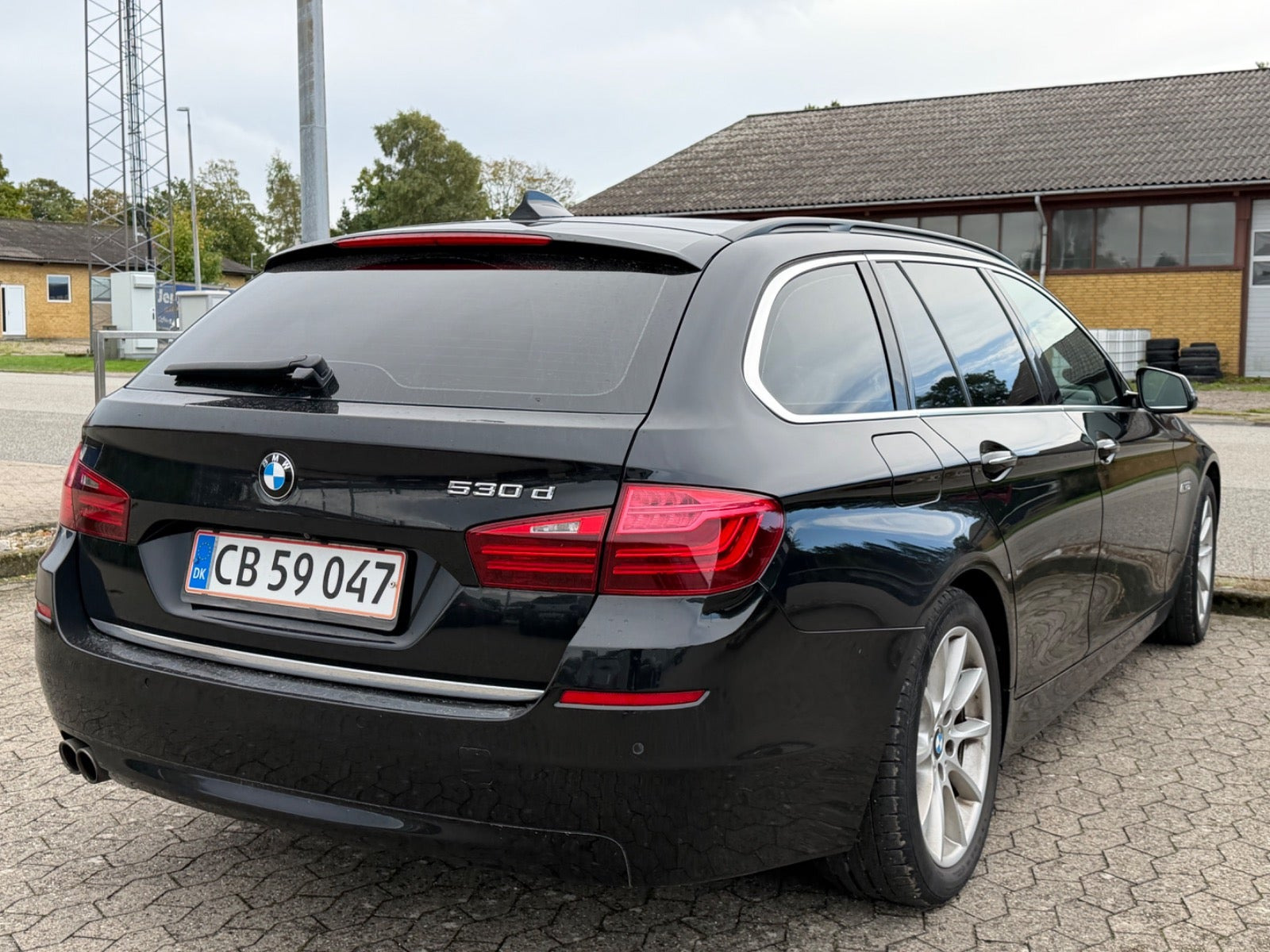 Sort BMW 530d fra 2015
