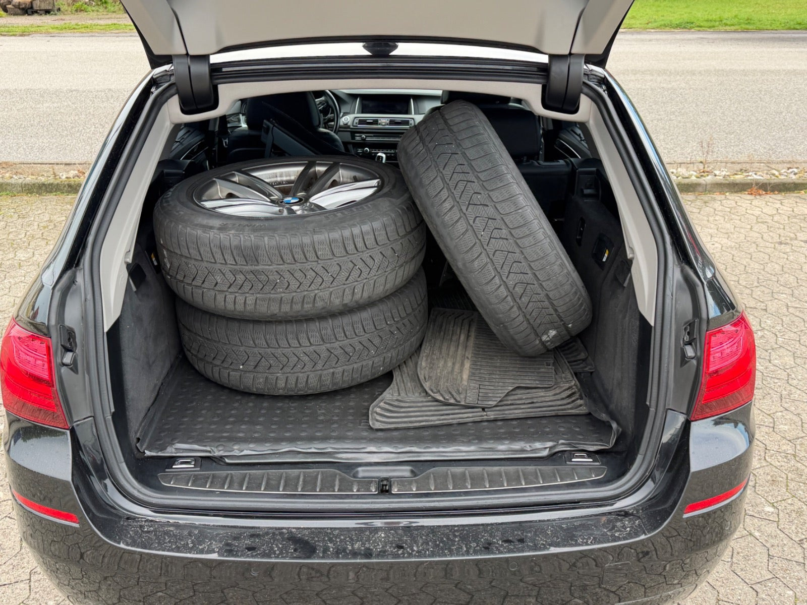 Sort BMW 530d fra 2015